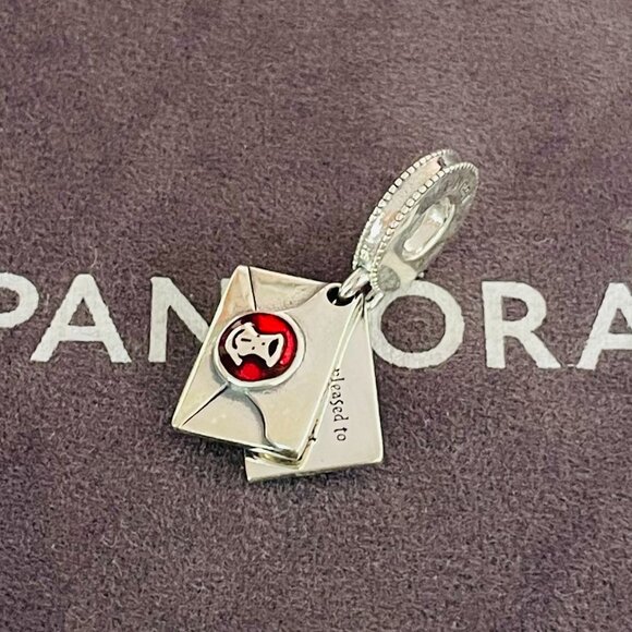 Pandora Harry Potter, Hogwarts Acceptance Letter Dangle Charm - Picture 3 of 5